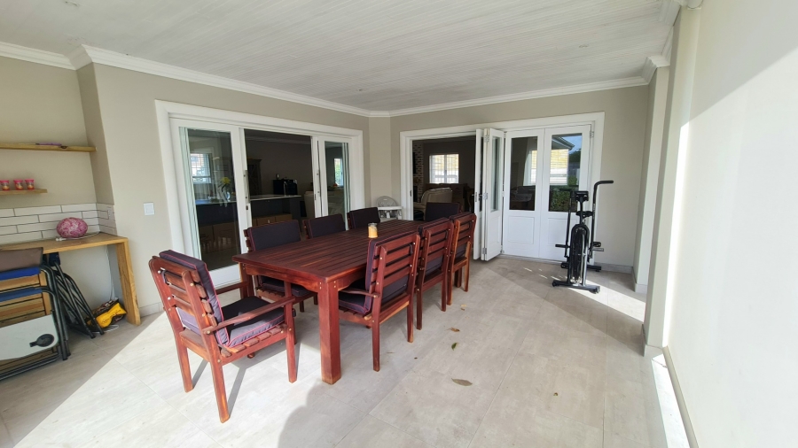 4 Bedroom Property for Sale in Whale Rock Western Cape